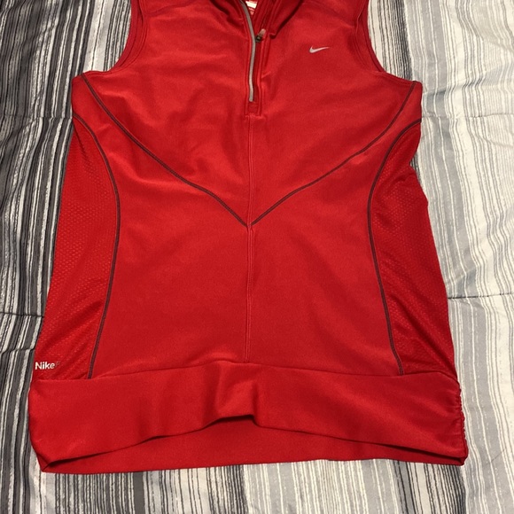 Nike athletic fit dry sleeveless top size small red 3M reflective hits - Picture 2 of 16